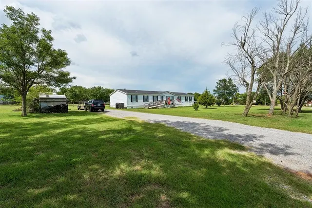 Photo 2 — 2186 County Road 1232 Road, Tuttle, OK 73089