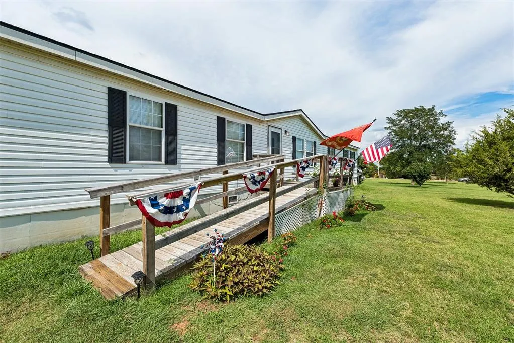 Photo 3 — 2186 County Road 1232 Road, Tuttle, OK 73089