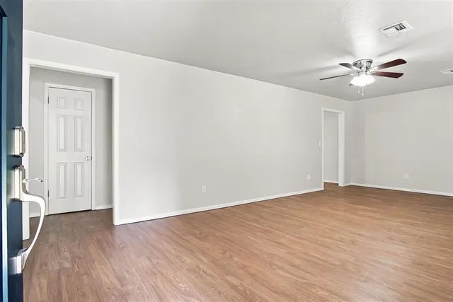 Photo 5 — 5517 Timber Lane, Oklahoma City, OK 73111