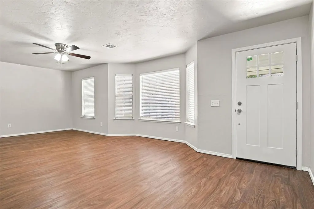 Photo 6 — 5517 Timber Lane, Oklahoma City, OK 73111