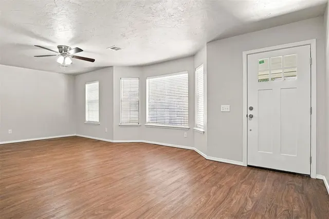 Photo 6 — 5517 Timber Lane, Oklahoma City, OK 73111