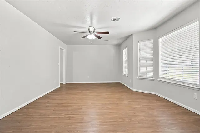 Photo 7 — 5517 Timber Lane, Oklahoma City, OK 73111