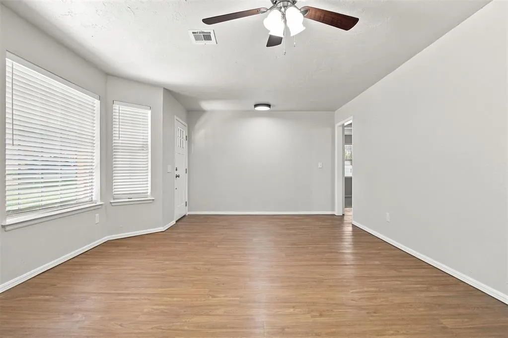 Photo 9 — 5517 Timber Lane, Oklahoma City, OK 73111