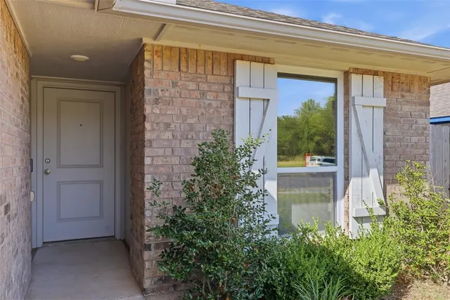 Photo 2 — 11428 SW 11th Street, Yukon, OK 73099