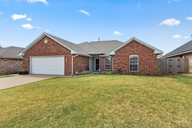 Photo 3 — 10308 Aberdeen Drive, Yukon, OK 73099