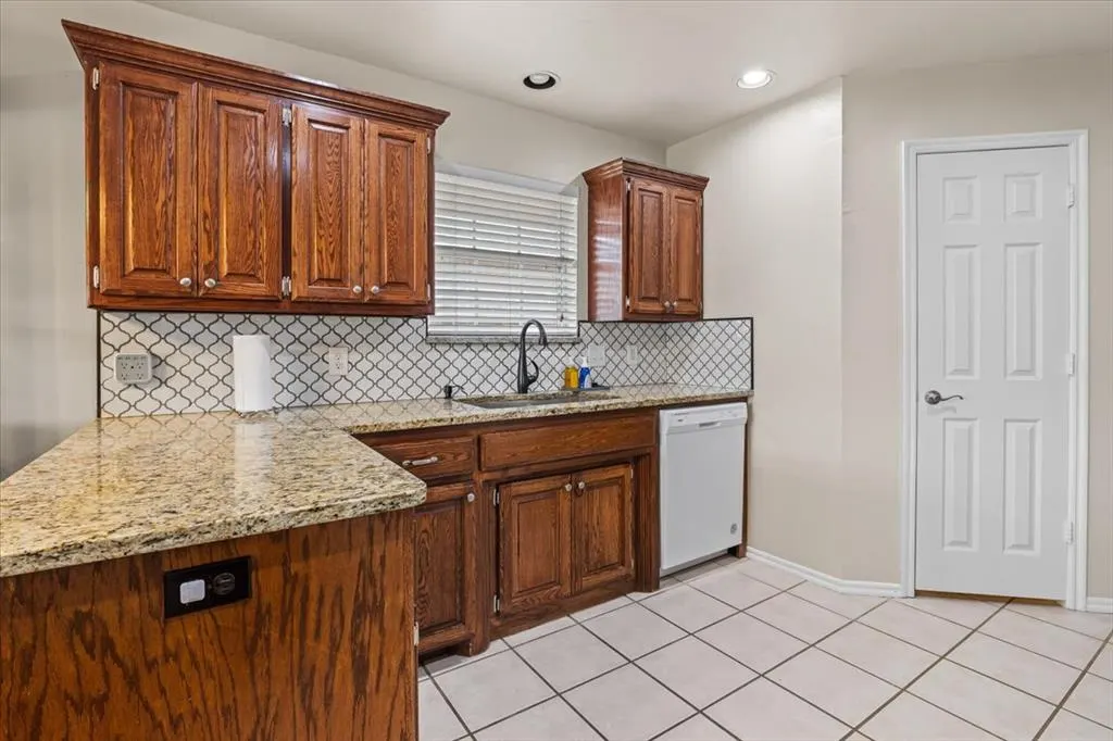 Photo 10 — 10308 Aberdeen Drive, Yukon, OK 73099