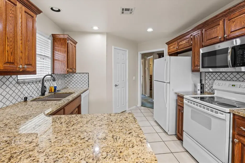 Photo 15 — 10308 Aberdeen Drive, Yukon, OK 73099