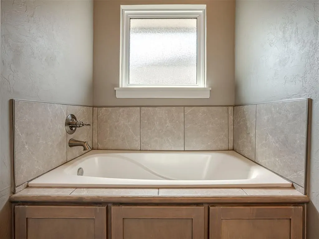 Photo 18 — 4300 N Westway Avenue, Oklahoma City, OK 73179