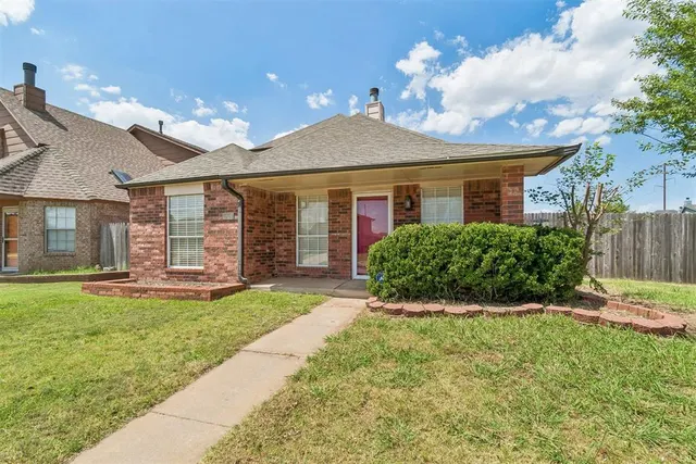 Photo 4 — 1001 SW 24th Street, Moore, OK 73170