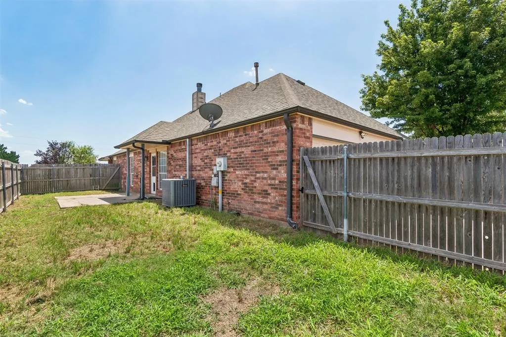 Photo 44 — 1001 SW 24th Street, Moore, OK 73170