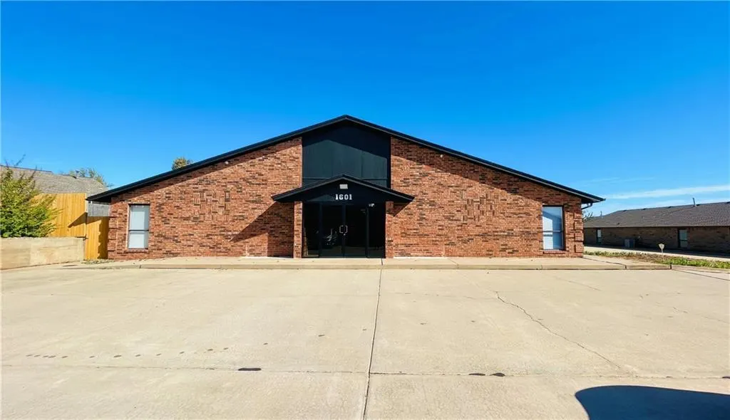 Photo 2 — 1601 Greenbriar Place 6, Oklahoma City, OK 73159