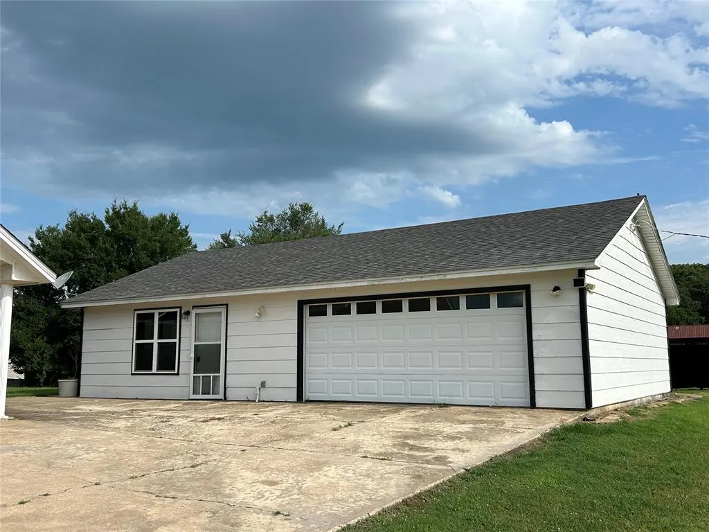 Photo 2 — 466774 E 1070 Road, Sallisaw, OK 74955