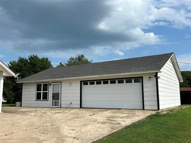 Photo 2 — 466774 E 1070 Road, Sallisaw, OK 74955