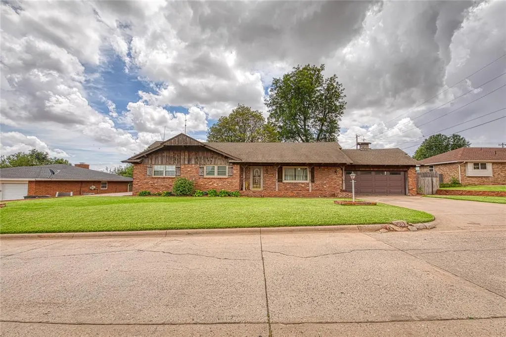 Front exterior — 1500 Redstone Drive, Clinton, OK 73601