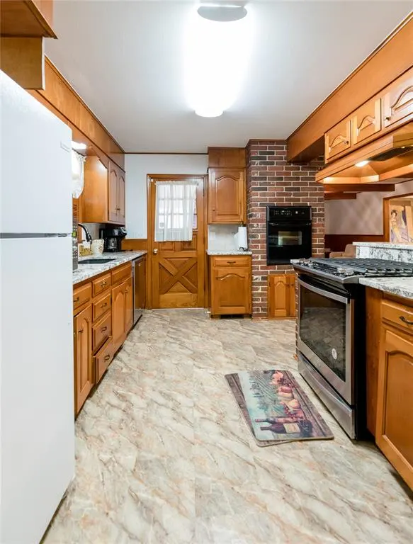 Photo 8 — 1500 Redstone Drive, Clinton, OK 73601