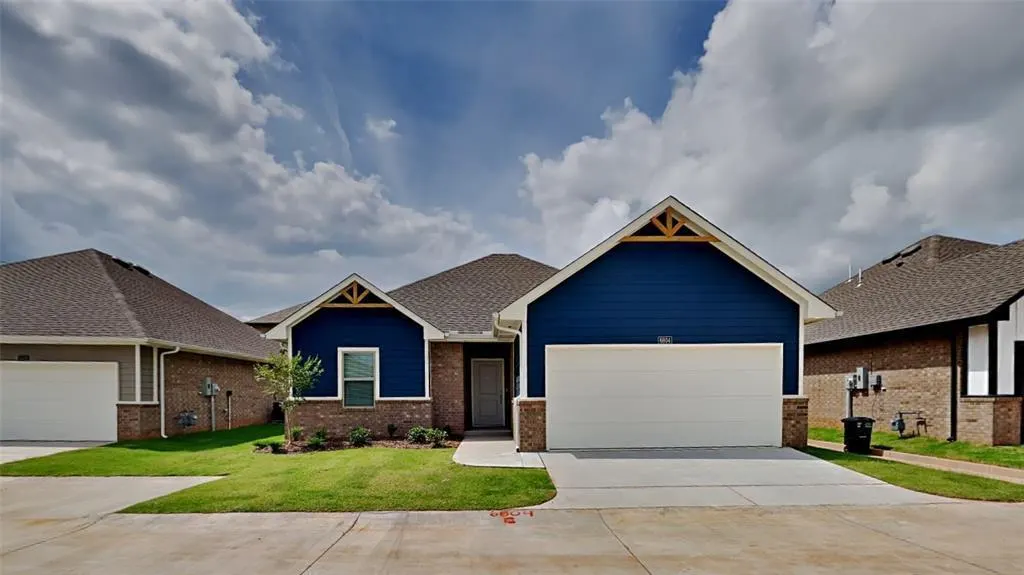 Photo 2 — 6904 Labelle Drive, Warr Acres, OK 73132