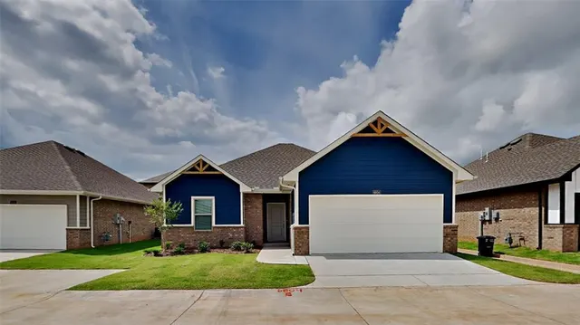 Photo 2 — 6904 Labelle Drive, Warr Acres, OK 73132