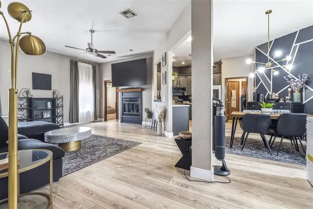 Photo 2 — 310 Shale Crest, Clinton, OK 73601