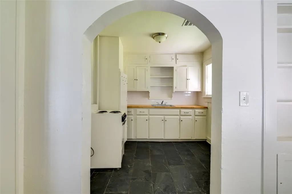 Photo 15 — 1618 NE 11th Street, Oklahoma City, OK 73117