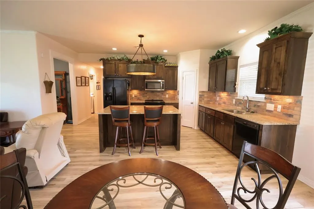 Photo 6 — 2213 Bent Tree Road, Shawnee, OK 74804