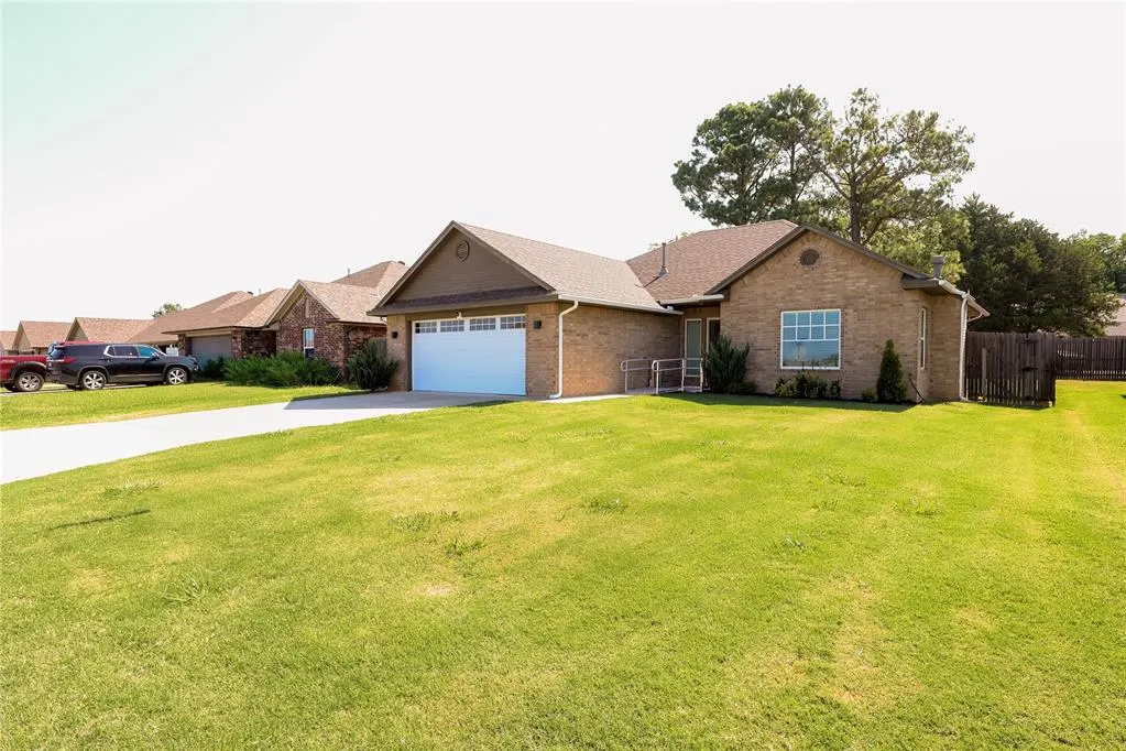 Front exterior — 2213 Bent Tree Road, Shawnee, OK 74804