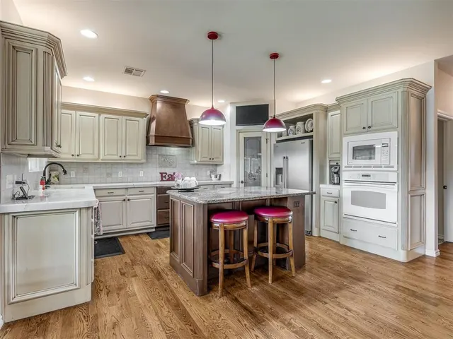 Photo 8 — 11104 Shoreside Drive, Oklahoma City, OK 73170