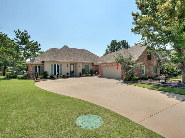 Photo 2 — 11104 Shoreside Drive, Oklahoma City, OK 73170