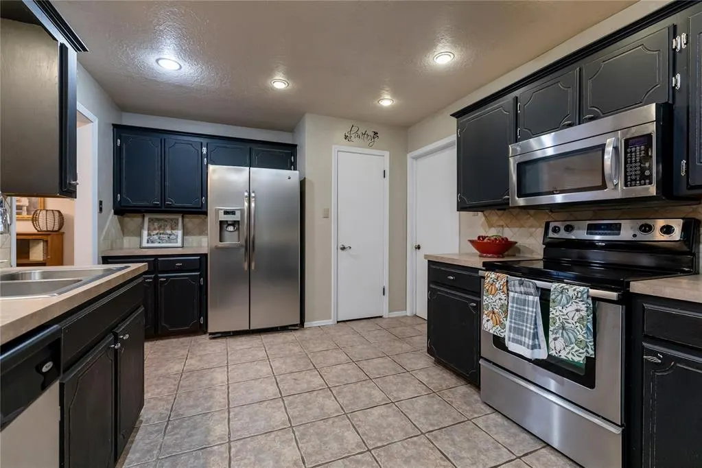 Photo 11 — 909 Jami Lane, Elk City, OK 73644