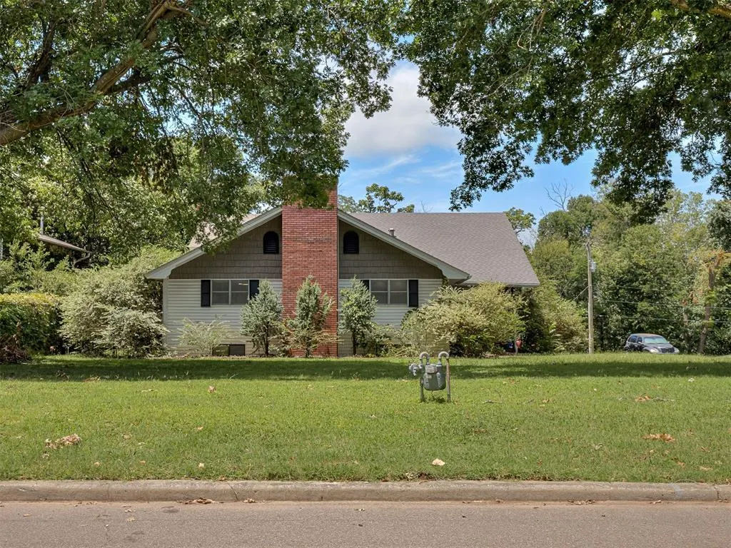 Front exterior — 2616 Walnut Road, Norman, OK 73072