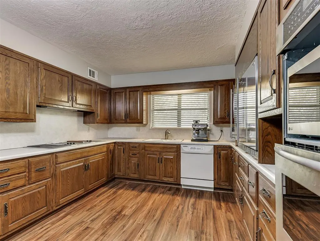 Photo 13 — 2616 Walnut Road, Norman, OK 73072