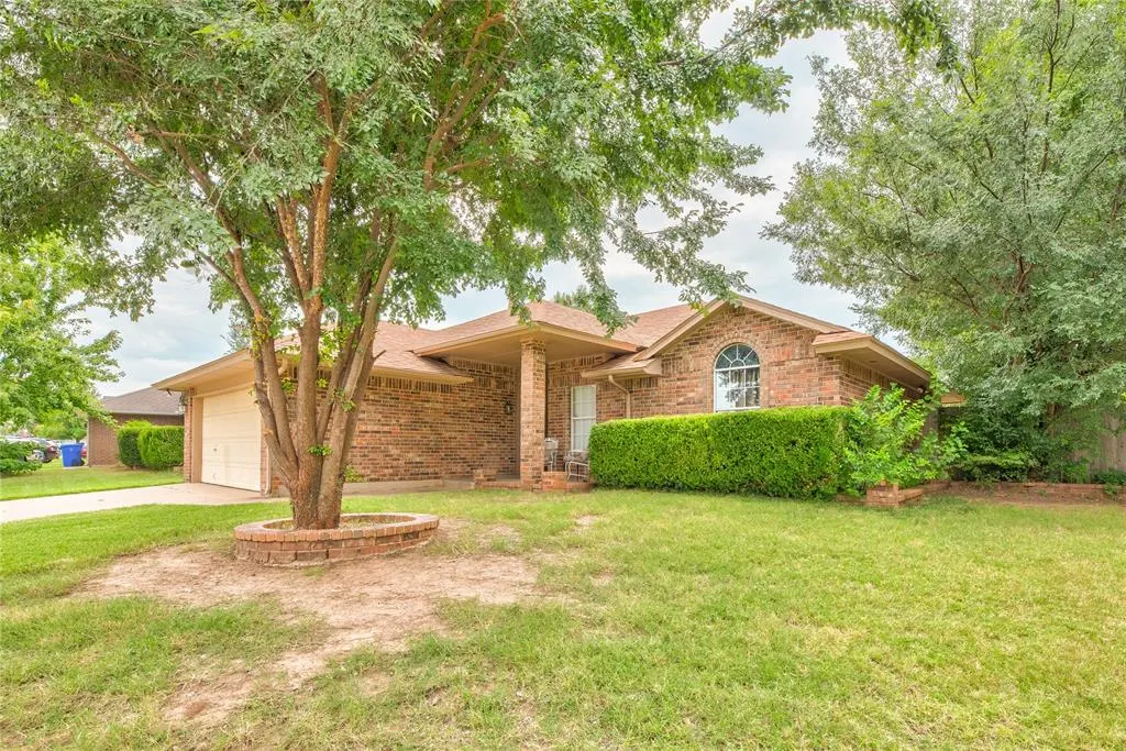 Photo 2 — 2057 Rising Hill Drive, Norman, OK 73071