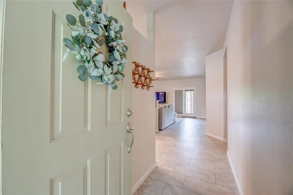 Photo 4 — 2057 Rising Hill Drive, Norman, OK 73071