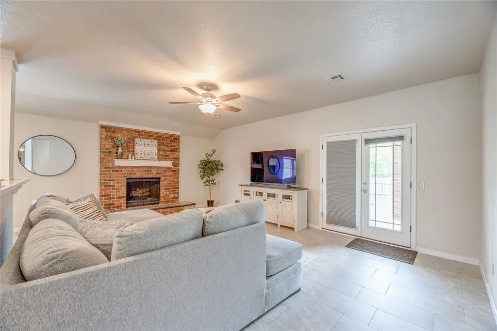 Photo 5 — 2057 Rising Hill Drive, Norman, OK 73071