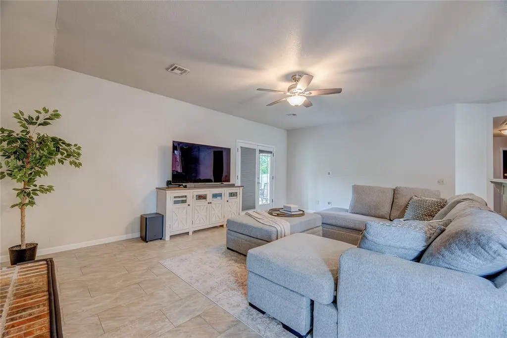Photo 7 — 2057 Rising Hill Drive, Norman, OK 73071