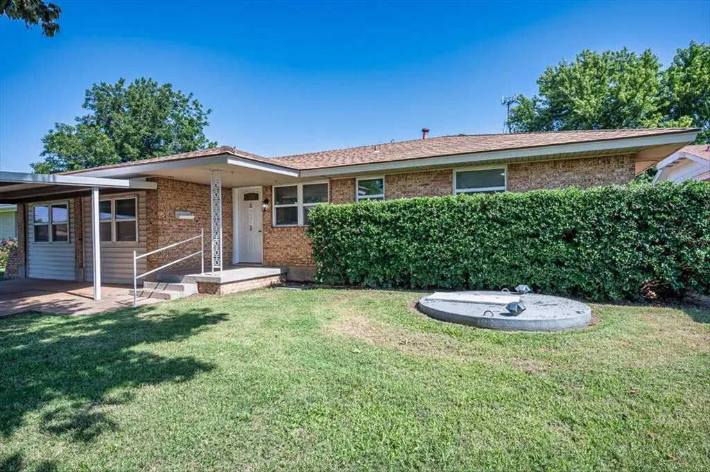 Photo 3 — 125 SW 6th Street, Moore, OK 73160