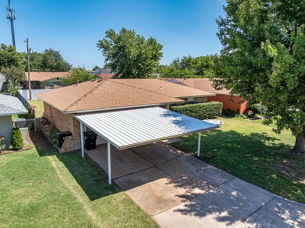 Photo 7 — 125 SW 6th Street, Moore, OK 73160