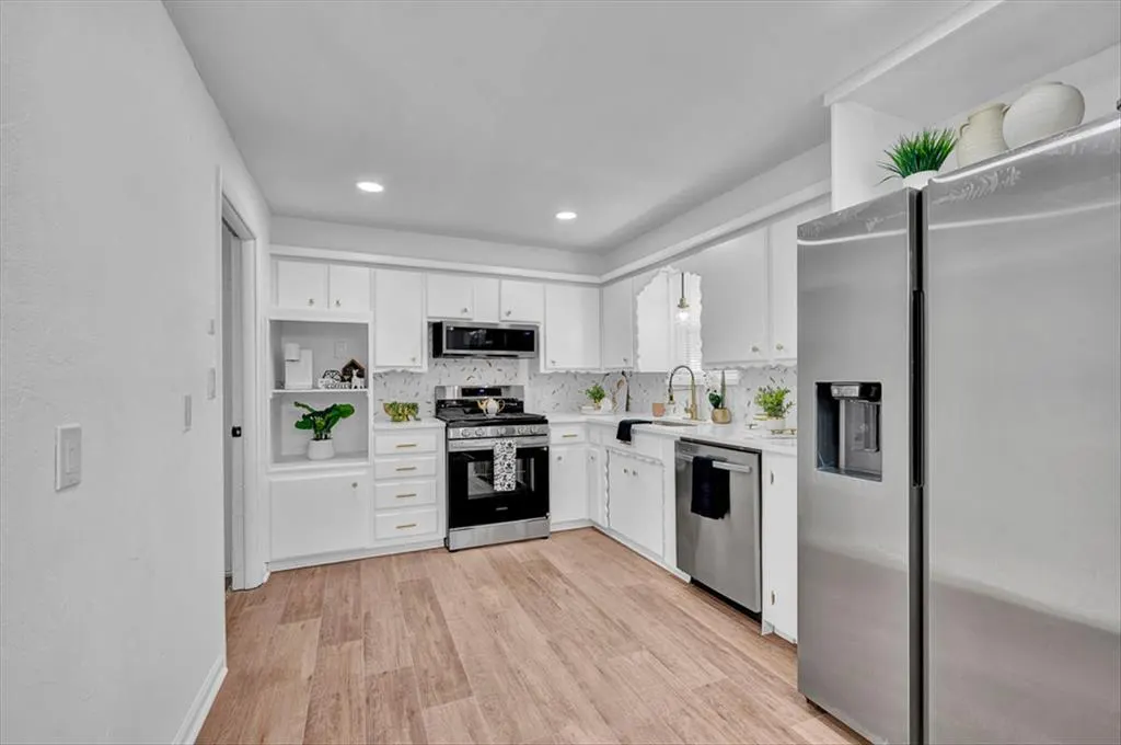 Photo 13 — 125 SW 6th Street, Moore, OK 73160