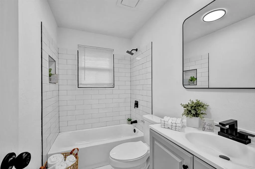 Photo 20 — 125 SW 6th Street, Moore, OK 73160