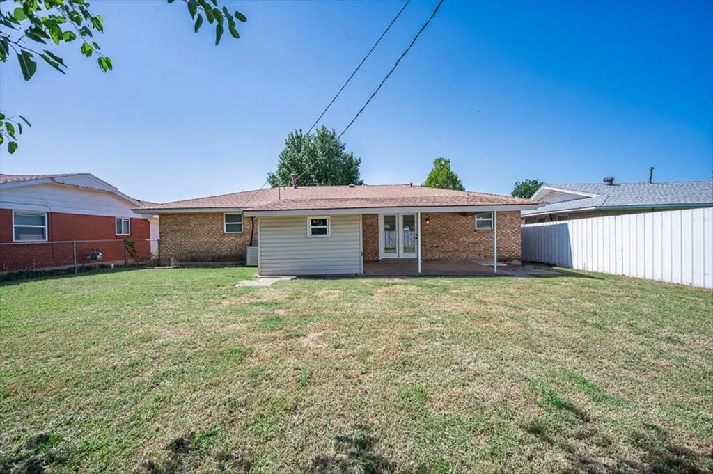 Photo 31 — 125 SW 6th Street, Moore, OK 73160