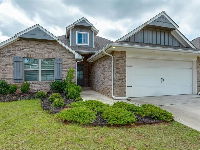 Photo 3 — 8300 Lambert Way, Edmond, OK 73034