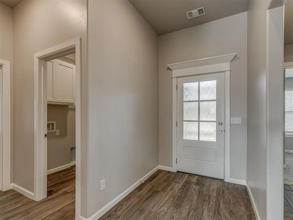Photo 4 — 8300 Lambert Way, Edmond, OK 73034