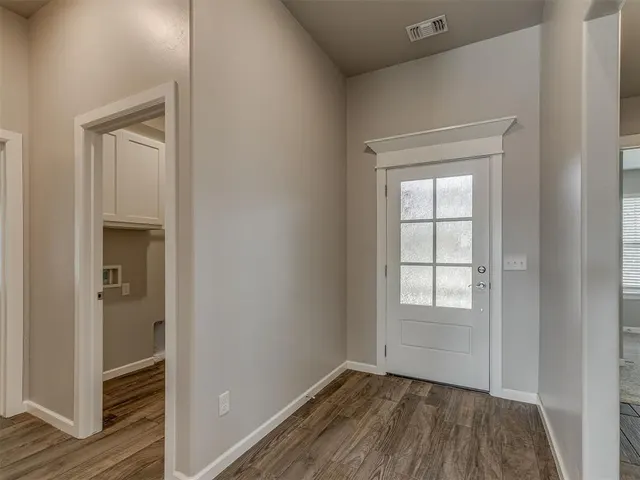 Photo 4 — 8300 Lambert Way, Edmond, OK 73034