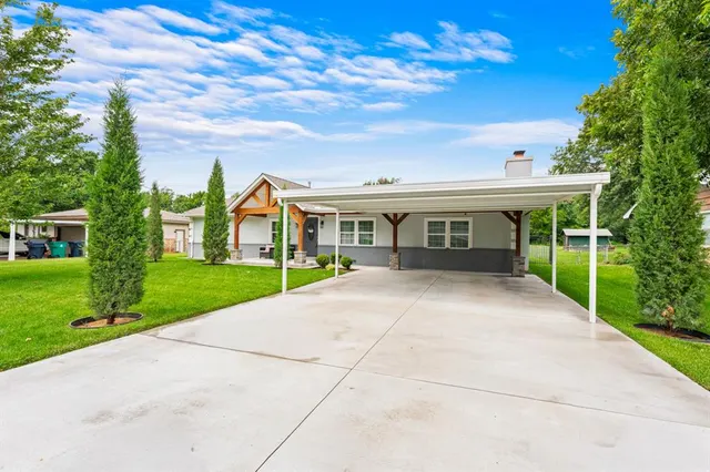 Photo 2 — 1303 N Carol Lane, Oklahoma City, OK 73127
