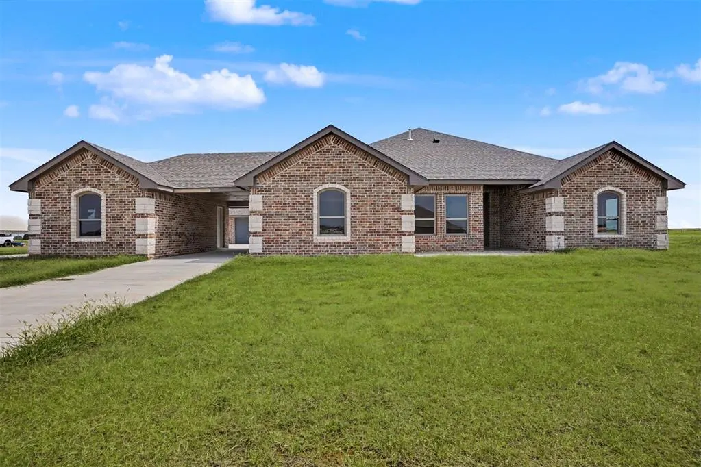 Photo 2 — 5 Old Glory Avenue, Altus, OK 73521