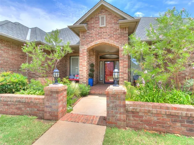Photo 2 — 12608 N Cobblestone Parkway, Oklahoma City, OK 73142