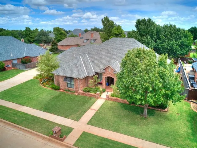 Photo 5 — 12608 N Cobblestone Parkway, Oklahoma City, OK 73142