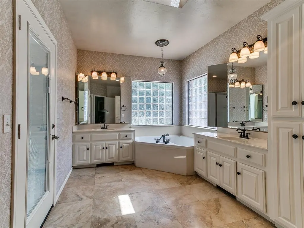 Photo 19 — 12608 N Cobblestone Parkway, Oklahoma City, OK 73142