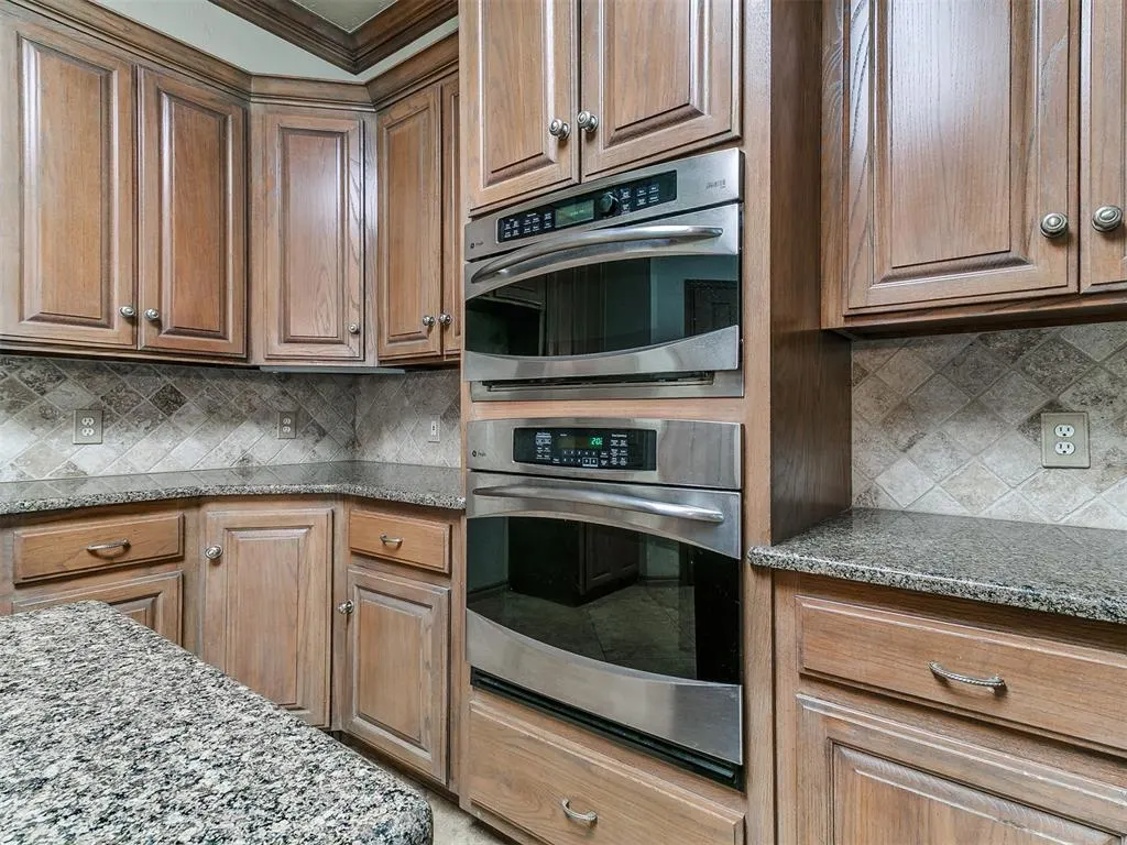 Photo 32 — 12608 N Cobblestone Parkway, Oklahoma City, OK 73142