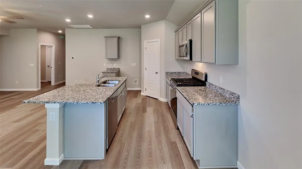 Photo 7 — 10504 SW 41st Place, Oklahoma City, OK 73099