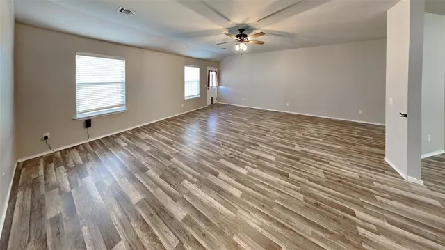 Photo 5 — 1901 W Autumn Way, Mustang, OK 73064